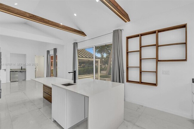 Building Photo - 394 SE 5th Ave