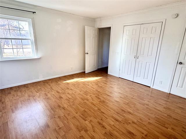 Building Photo - 520 Iris Dr