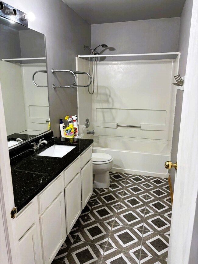 Building Photo - 2528 Bordeaux Ln