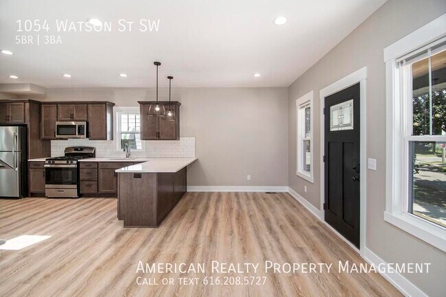 Building Photo - 1054 Watson St SW