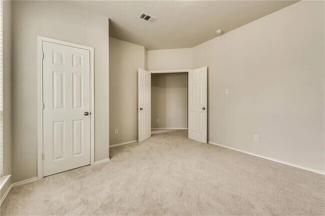 Building Photo - 9304 Regal Oaks Dr