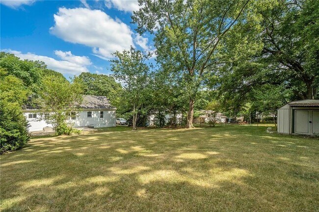 Building Photo - 2539 Glendale Cir SE