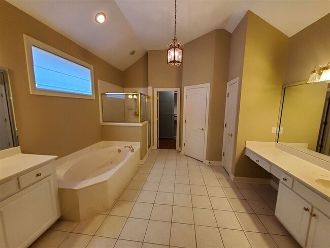 Building Photo - 472 Hunters Mill Cove