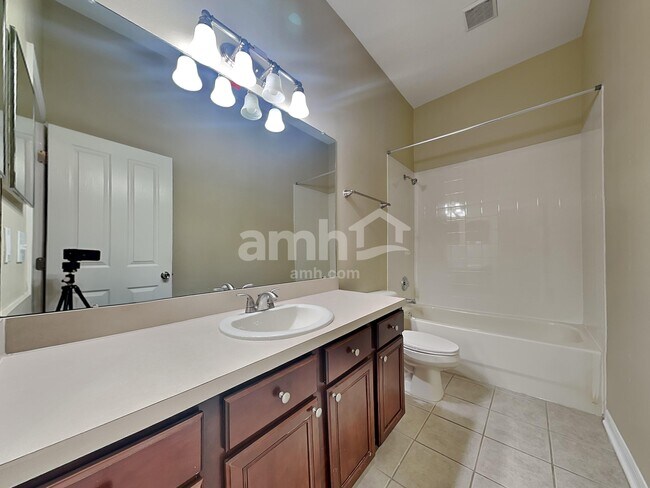 Building Photo - 31437 Heatherstone Dr