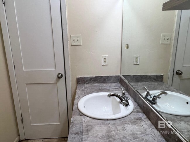 Building Photo - 72 Grimes Ln