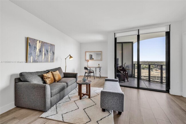 Primary Photo - 121 NE 34th St