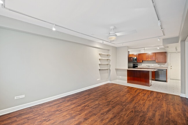 Building Photo - 5854 N Kenmore Ave