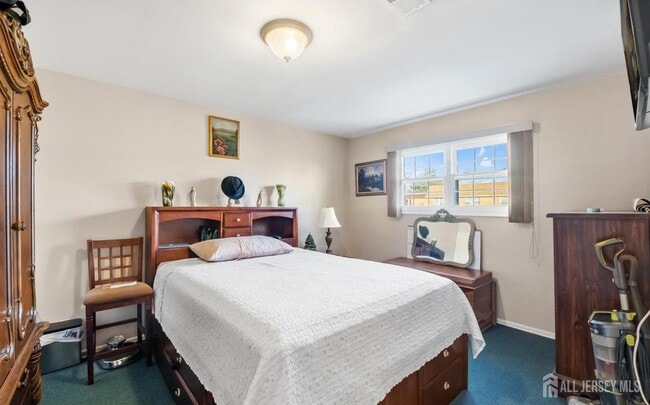 Building Photo - 390 College Dr E