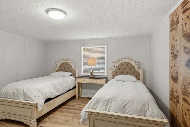 Building Photo - Lake Talquin - LAKEFRONT- Furnished 3 bedr...