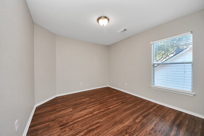 Building Photo - 1903 Ryansbrook Ln