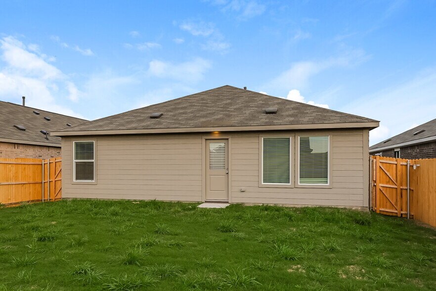 Building Photo - 1621 Sparrow Hawk Rd