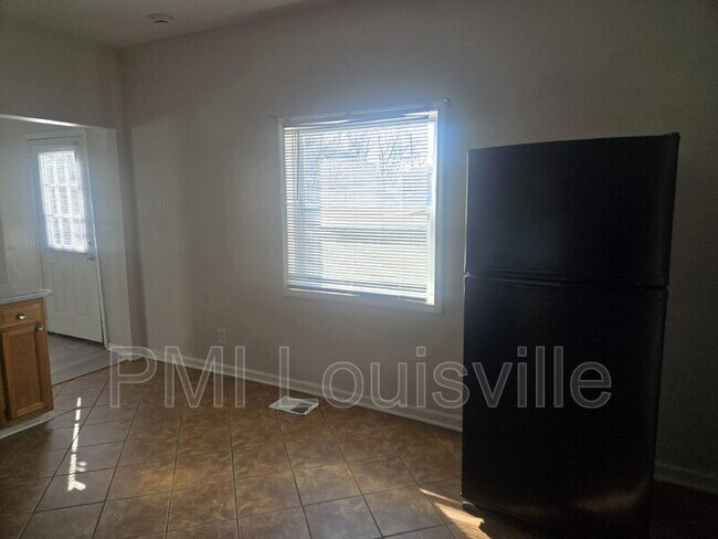 Building Photo - 616 N 28th St