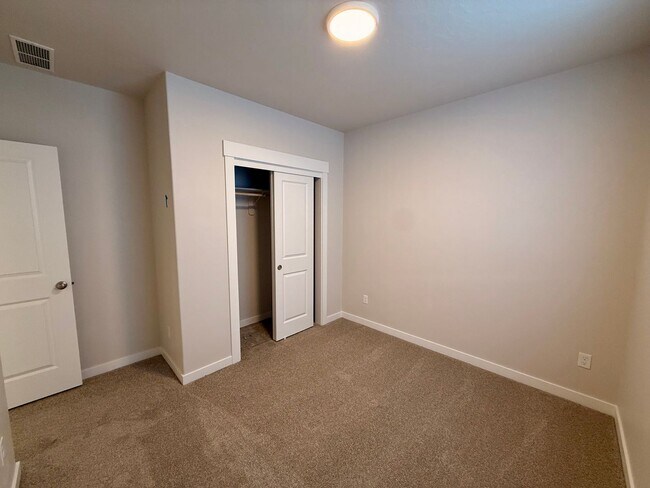 Building Photo - Brand New Home