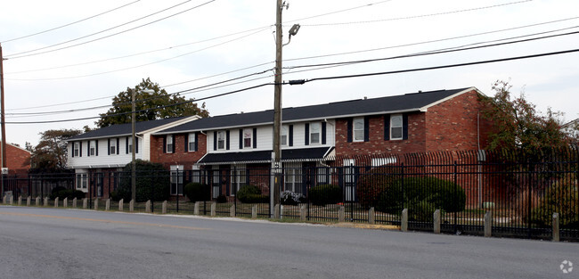 Building Photo - Three Fountains East