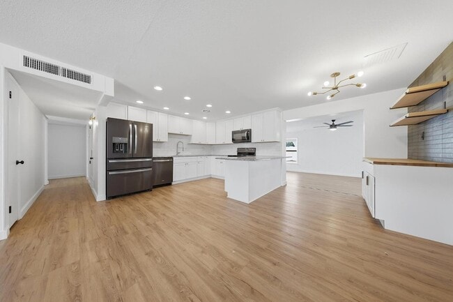 Building Photo - 3540 E Voltaire Dr