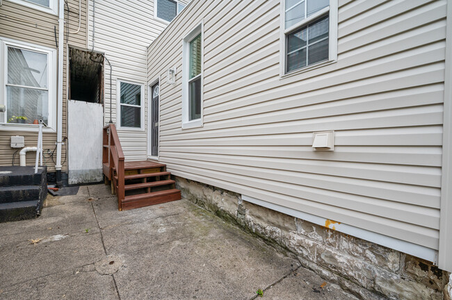 Building Photo - 5158 Gloster St