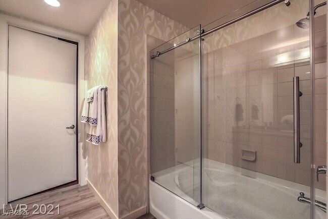 Building Photo - 353 E Bonneville Ave