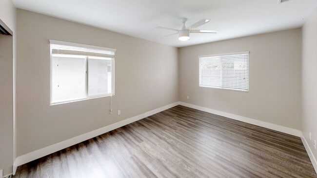 Building Photo - Usually rents to 6-12 people! Renovated, L...