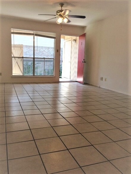 Building Photo - 8201 Richmond Ave