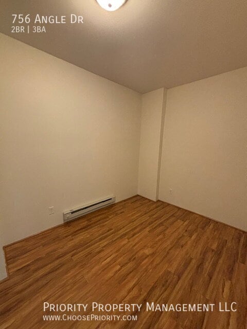 Building Photo - 756 Angle Dr