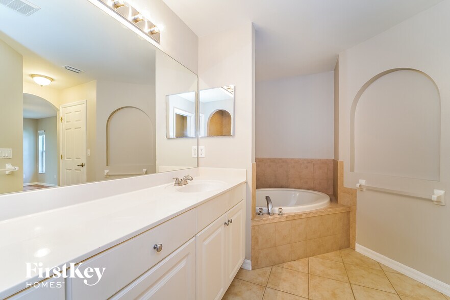 Building Photo - 1570 Waldorf Dr