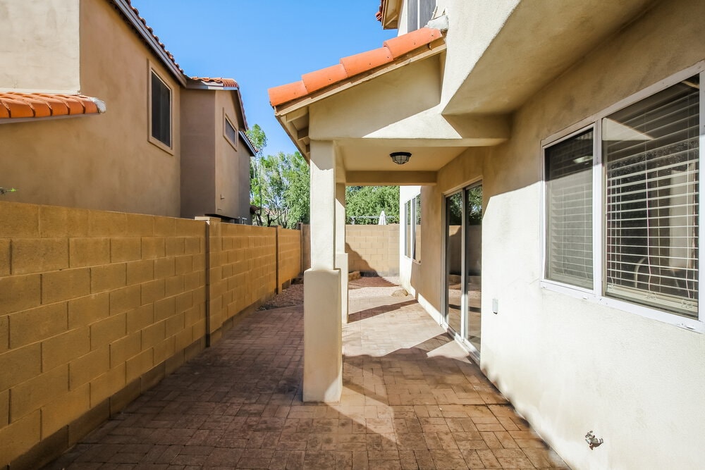 Building Photo - 668 E Colt Ct