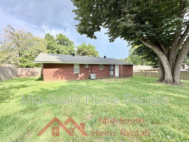 Building Photo - 3831 Hermitage Dr