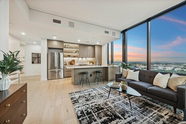 Building Photo - 610 Davis St