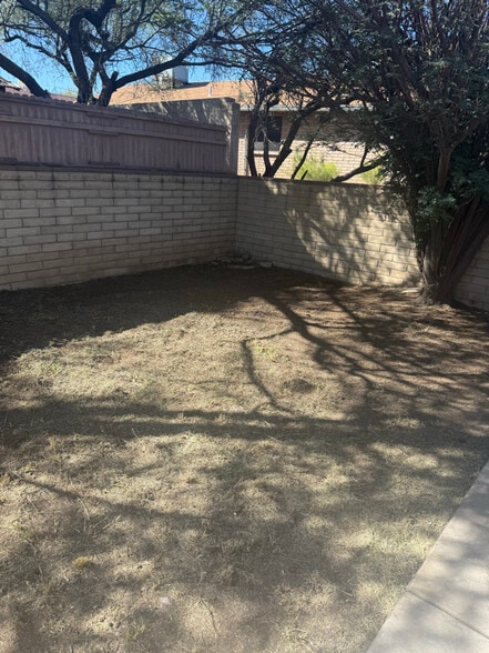 Building Photo - 450 Via Lechuza