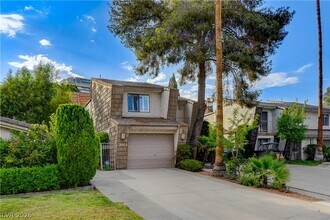 Building Photo - 3223 Pinehurst Dr