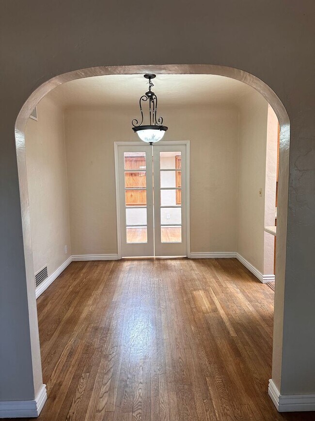 Building Photo - *** COMING SOON***3 Bedroom 1 1/4 Bath Home- Corner Lot - HISTORIC CHARM - Blenman Elm Historic D...