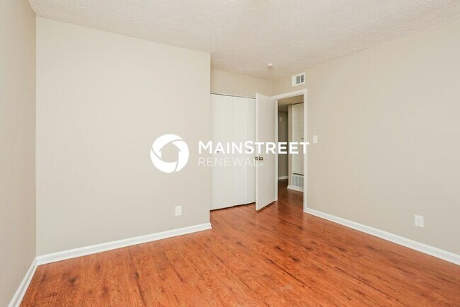 Building Photo - 3 Bedroom Pet-Friendly Home in Lithonia, GA with Main Street Renewal