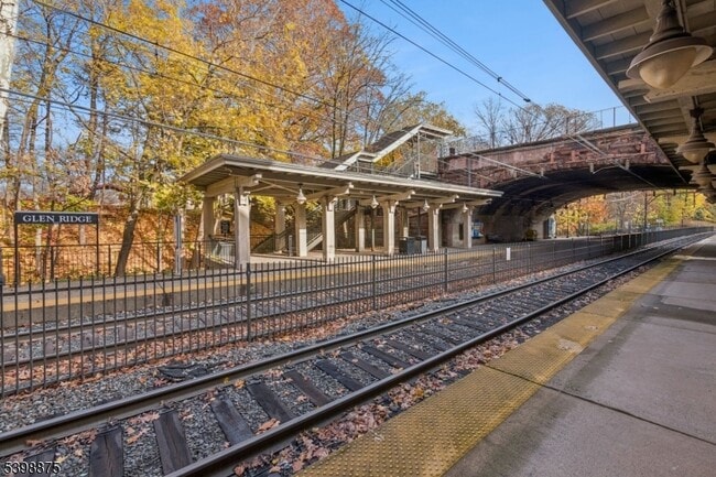 Building Photo - 258 Ridgewood Ave