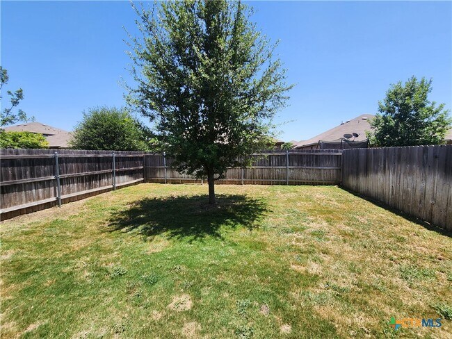 Building Photo - 546 Creekside Frst