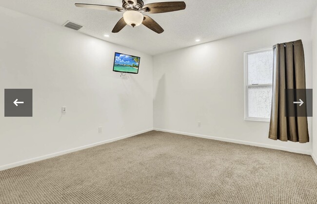 Building Photo - 4160 NE Breakwater Dr