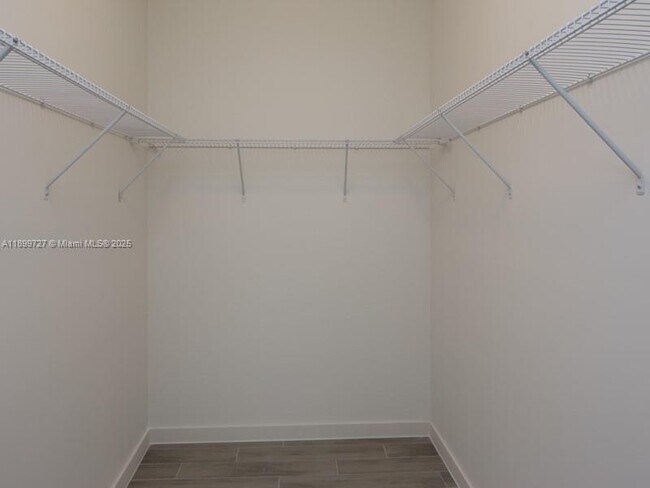 Building Photo - 999 SW 1st Ave