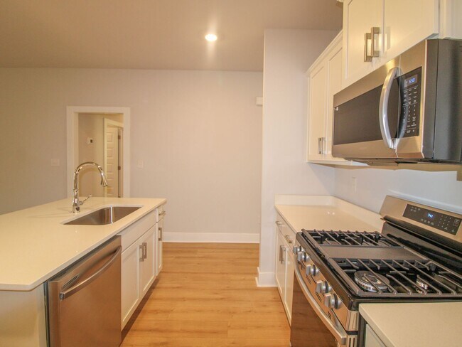 Building Photo - Reduced Rental Rate with $200 Rent Credit for 12 Months!