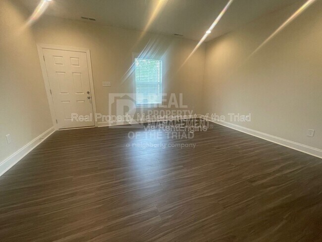 Building Photo - 206 Hassellwood Dr
