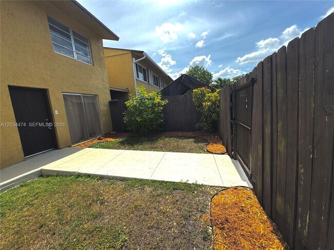 Building Photo - 15460 SW 82nd Ln