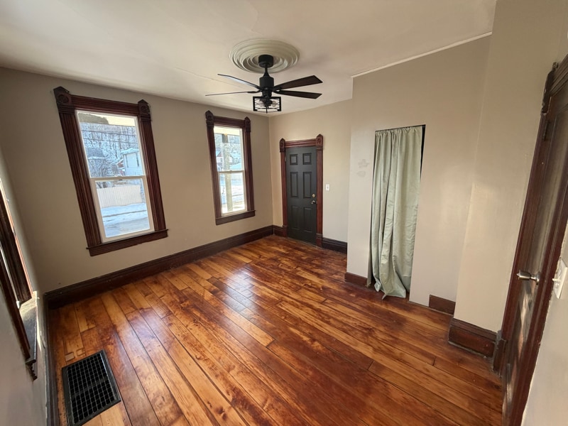 Building Photo - 489 Almond St