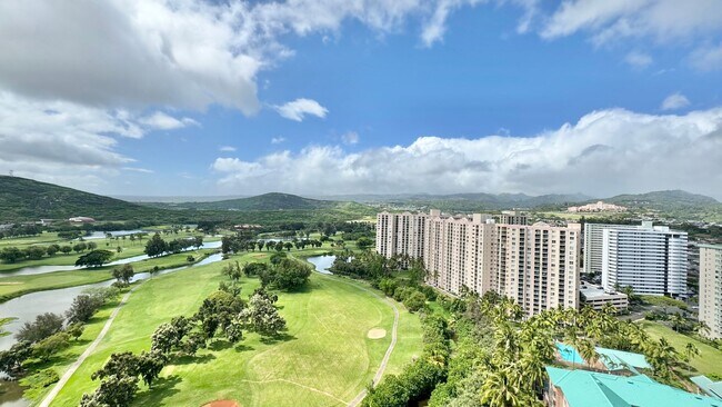 Building Photo - HIGHLY DESIRABLE 2 BED/2 BATH SPECTACULAR ...