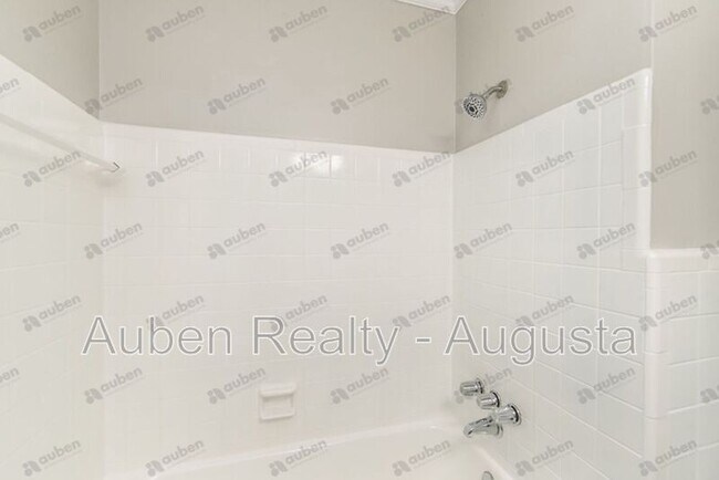 Building Photo - 109 Vanderbilt Cir