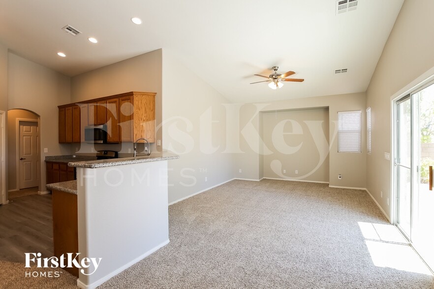 Building Photo - 609 Fiesta Del Rey Ave