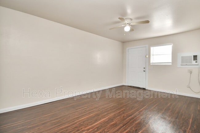 Building Photo - 4205 Phlox St