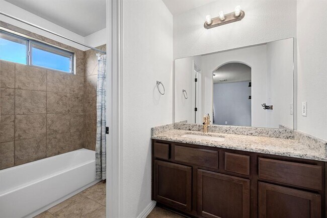 Building Photo - 2012 Santa barbara Ct