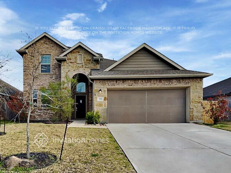 Primary Photo - 752 Scenic Lake Dr