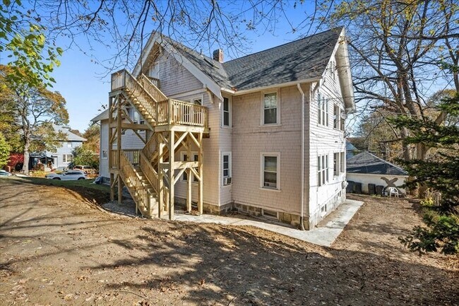 Building Photo - 15 Clearview Ave