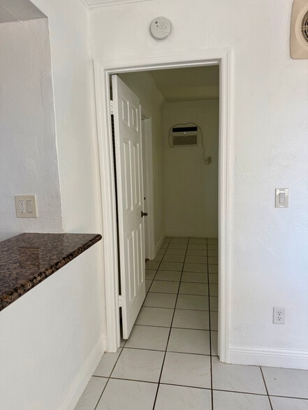 Building Photo - 1014 Salzedo St