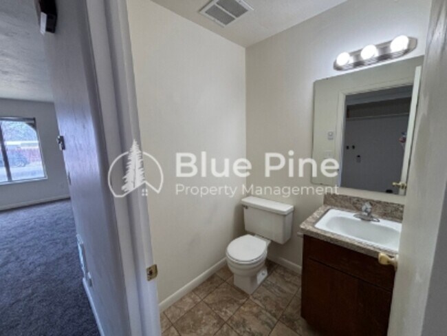 Building Photo - 337 E 15th St