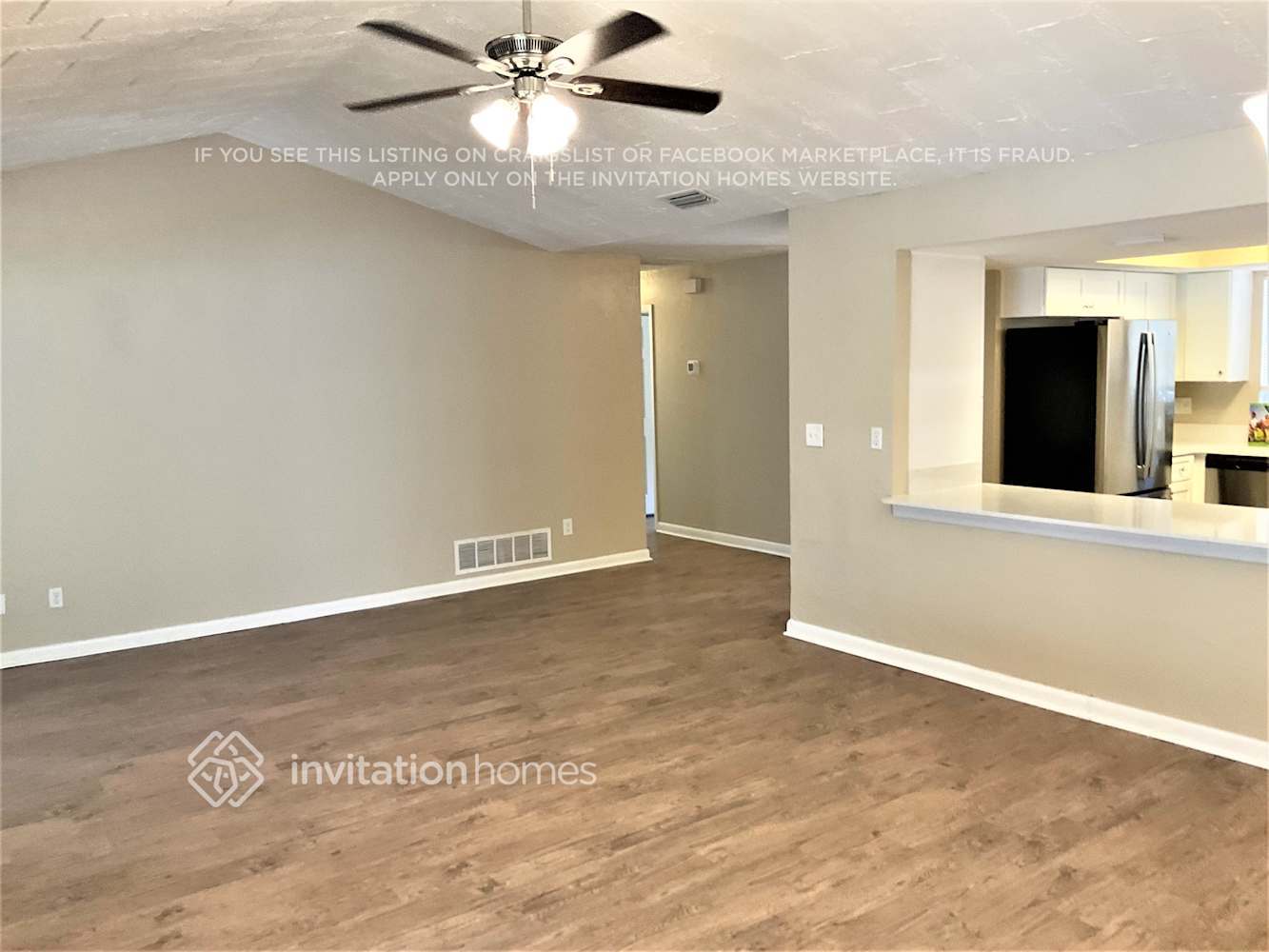 Building Photo - 1725 Pine Tree Dr